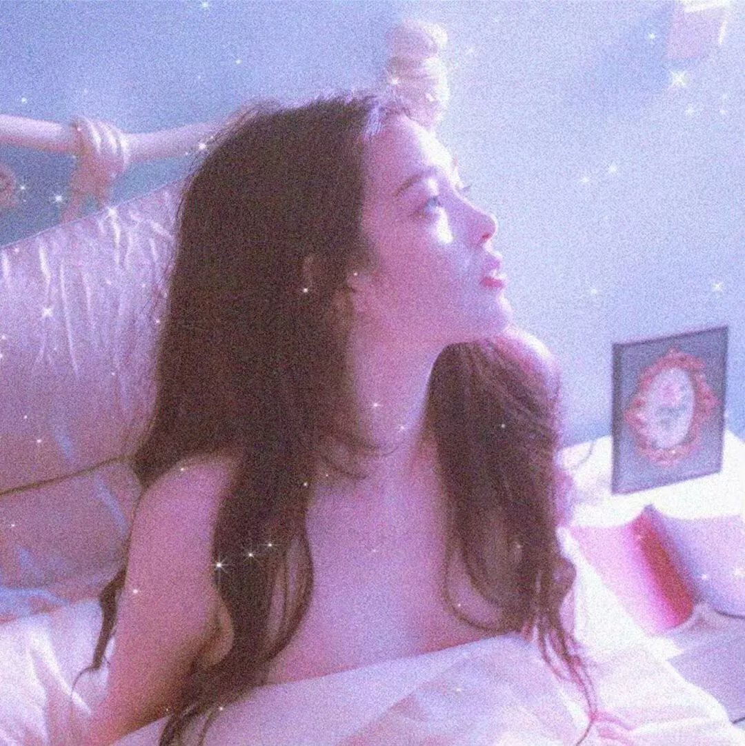 虚拟小姐在看着你